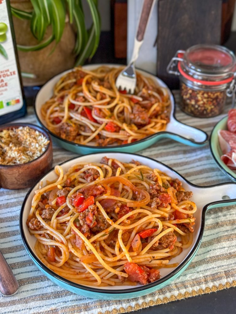 pasta in tomatensaus met witte wijn