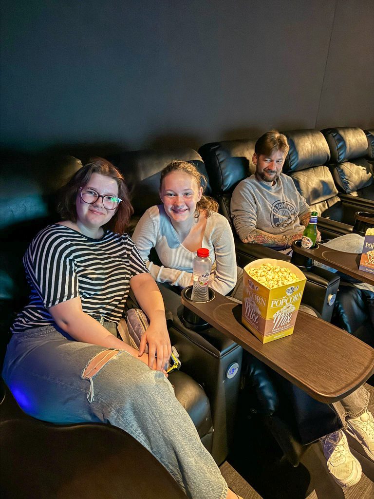 thuis bij familie over de kook: Augustus