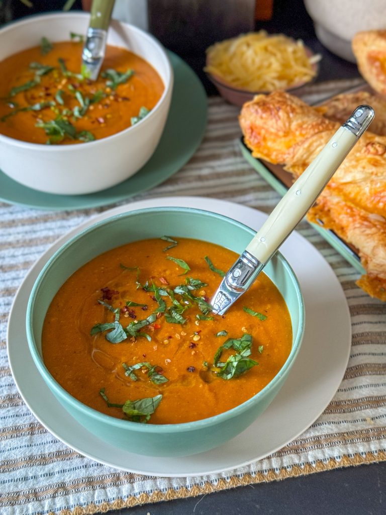 rode linzensoep met tomaat