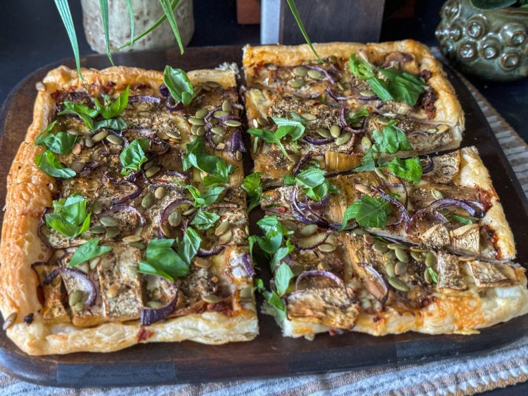 plaattaart met aubergine en tapenade