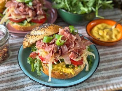 broodje gebakken ham met kerriemayonaise