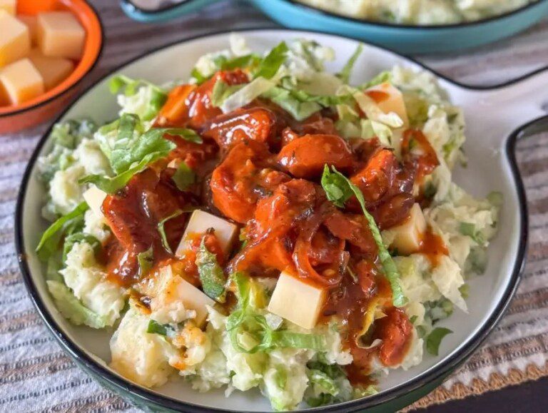 Stamppot met gebakken chorizo uit het artikel over zomerse stamppot recepten – kruidige andijviestamppot met Spaanse twist