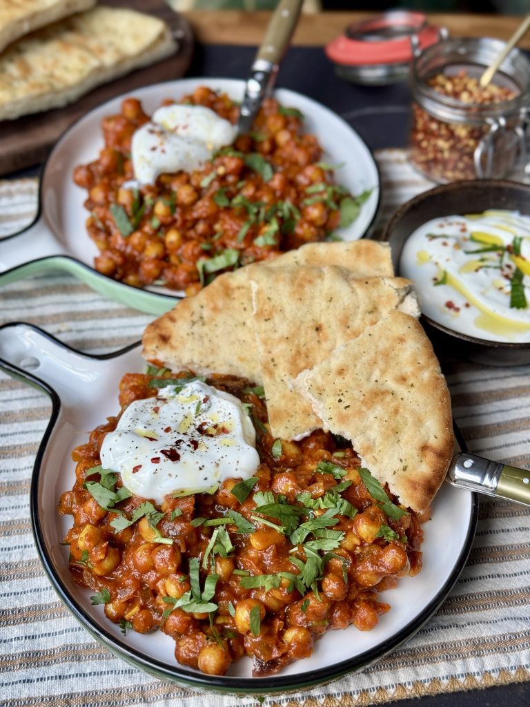 kikkererwten in kruidige tomatensaus 