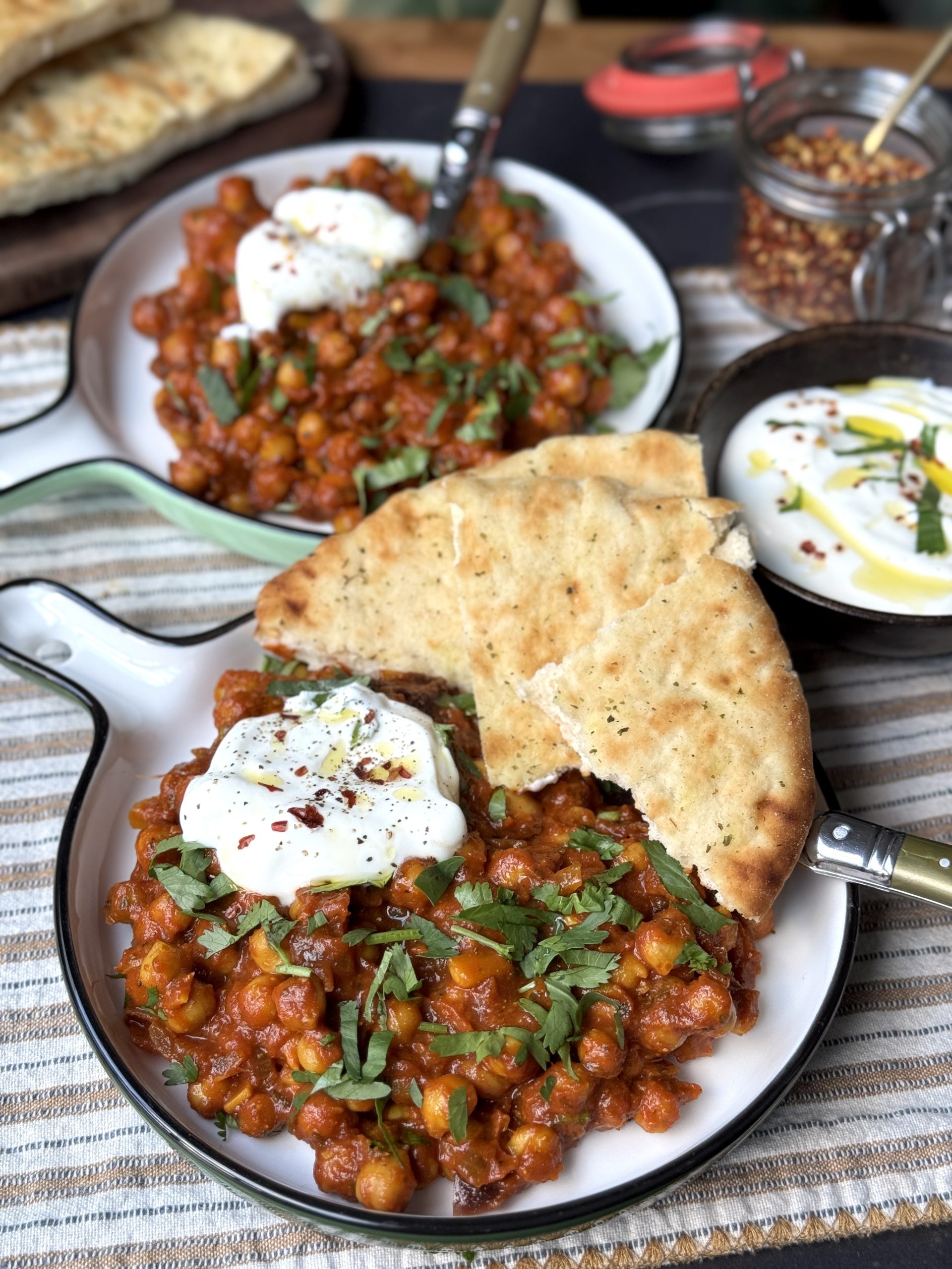 kikkererwten in kruidige tomatensaus