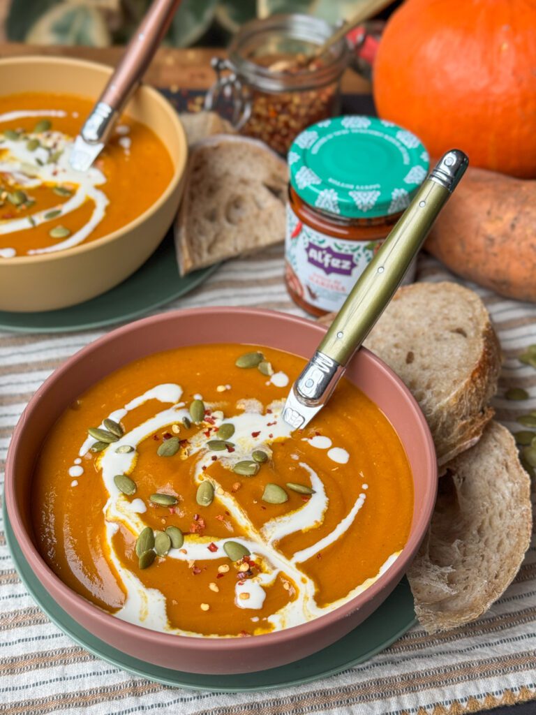 pompoensoep met zoete aardappel en harissa