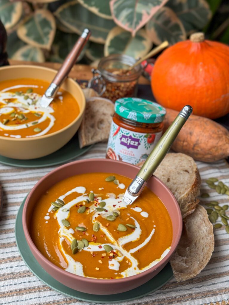 soep met pompoen, zoete aardappel en harissa