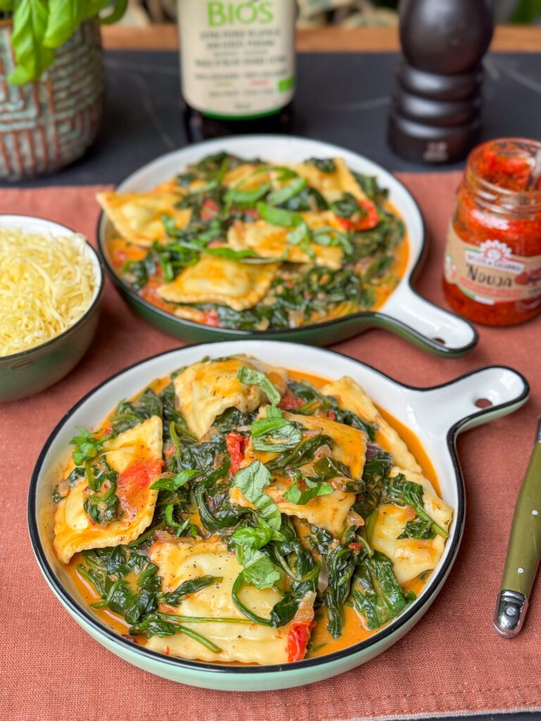 ravioli met spinazie in roomsaus