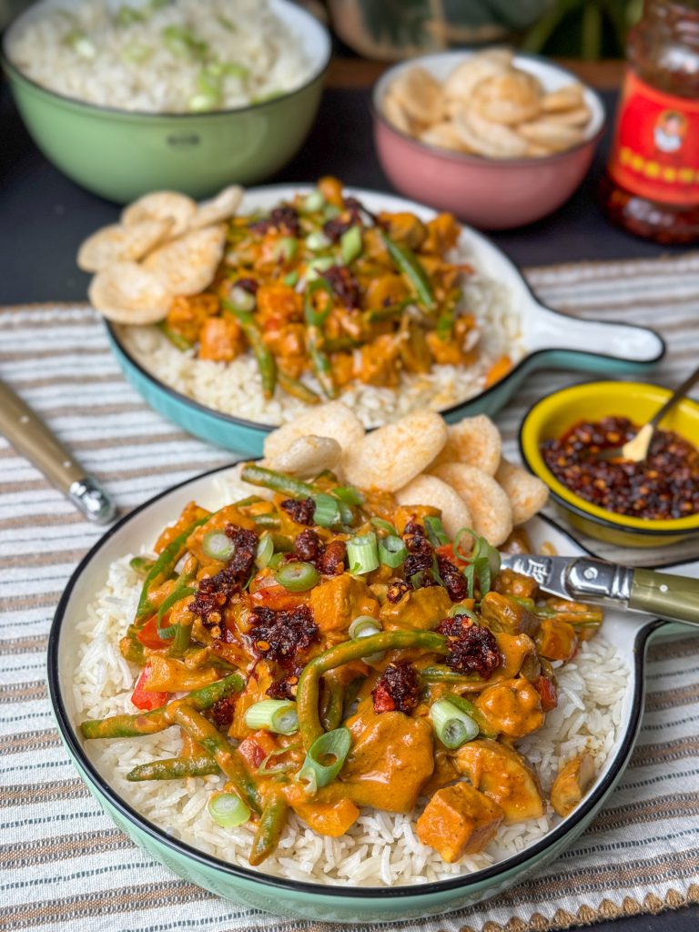 vegetarische kip kerrie met tempeh en rijst