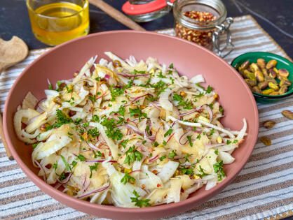 frisse venkelsalade met appel, pistache noten en heerlijke dressing.