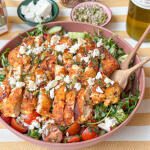 Salade met krokante kip, feta en hot honey dressing