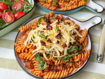 Pittige pasta met chili olie en tomatensaus, makkelijk recept voor het hele gezin