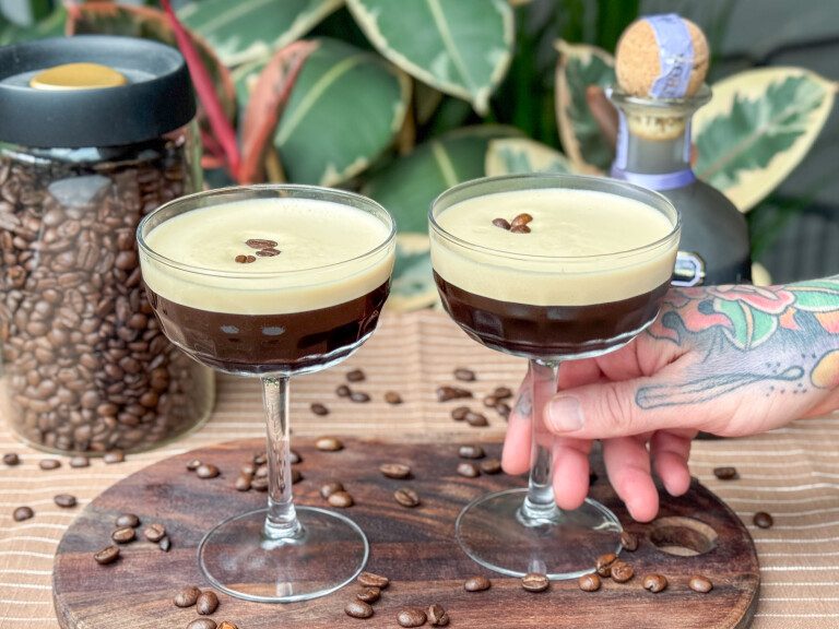 Zelfgemaakte Espresso Martini met wodka en koffielikeur