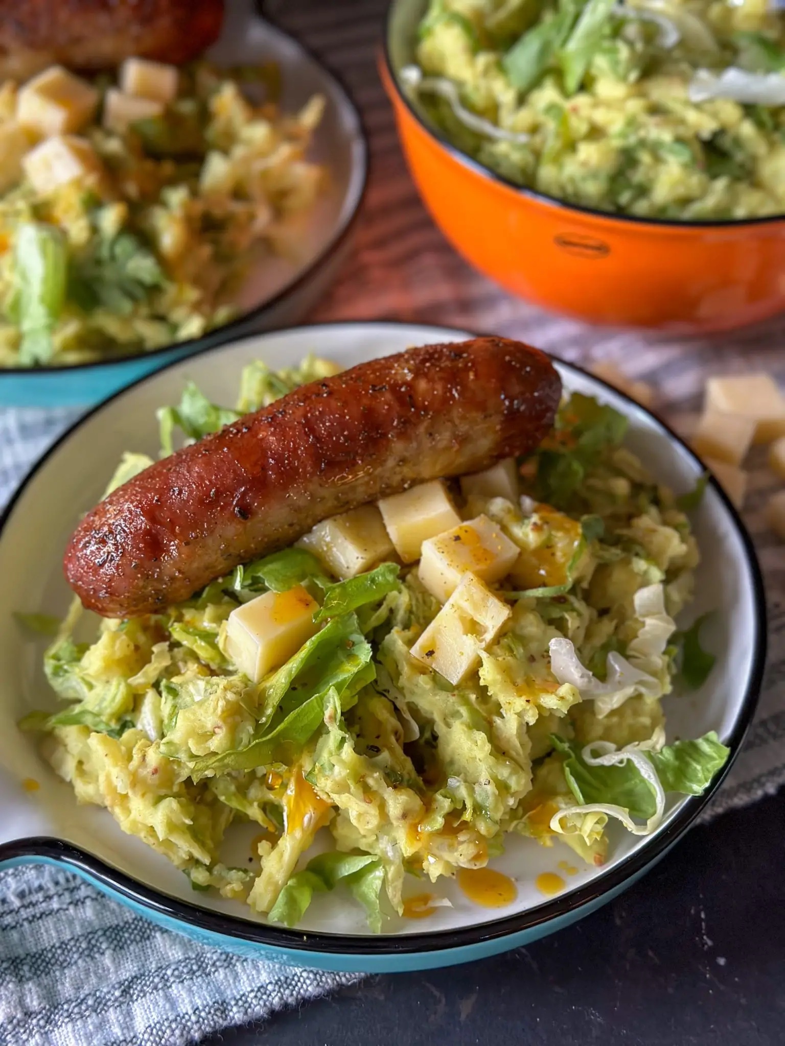 Familie over de Kook weekmenu 20-2025: andijviestamppot met kerrie en verse worst