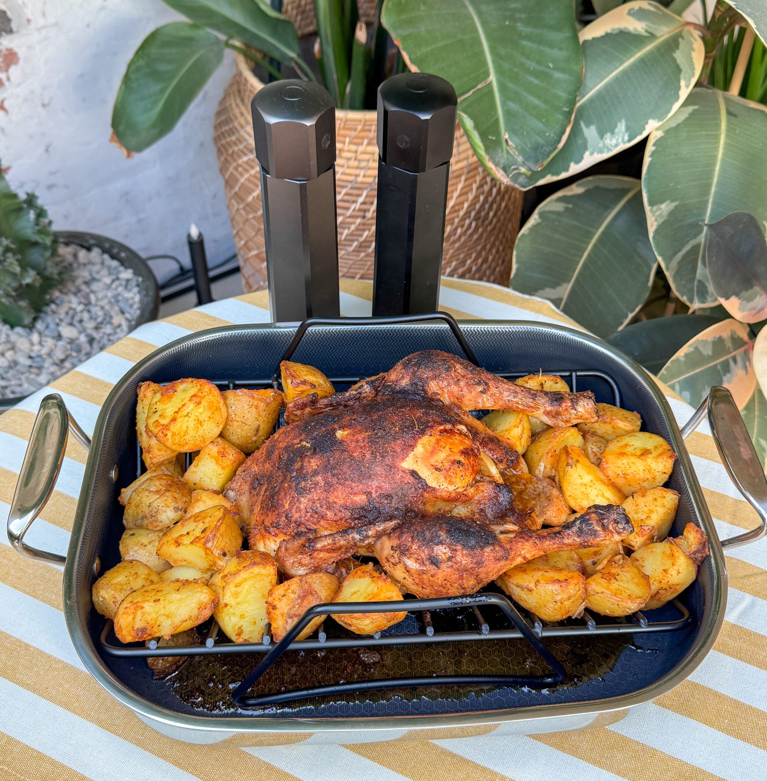 Recept voor hele kip uit de oven met Cajun kruiden en geroosterde aardappelen