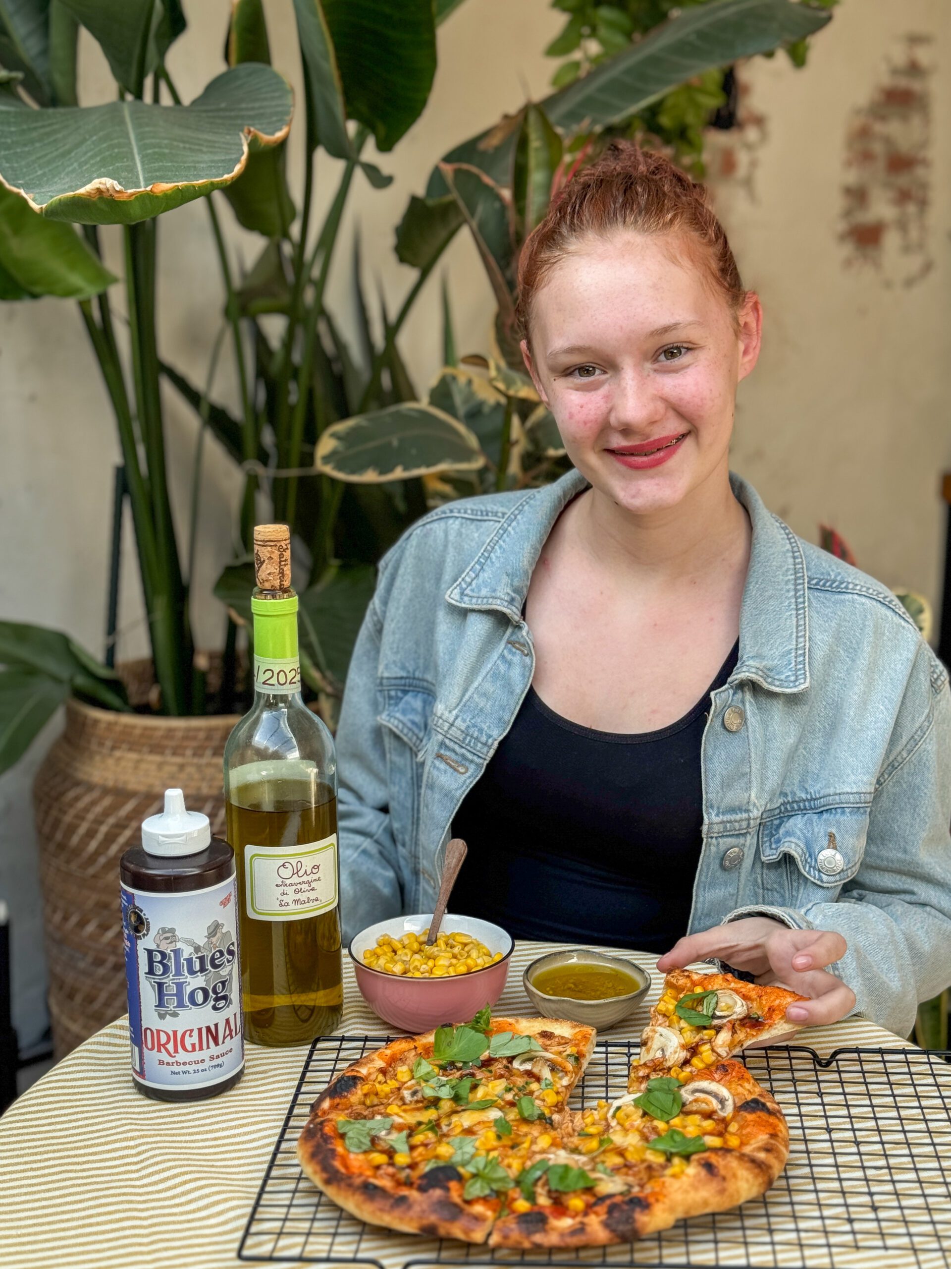 amaranthe eet zelfgemaakte pizza met bbq kip – Familie over de Kook
