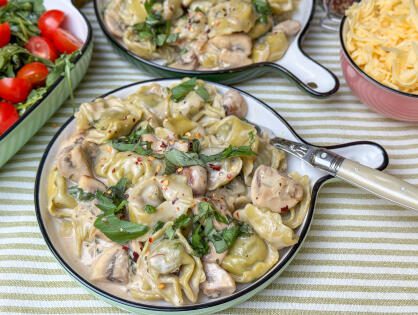 Romige pasta Boursin met tortellini en champignons – makkelijk recept voor het gezin
