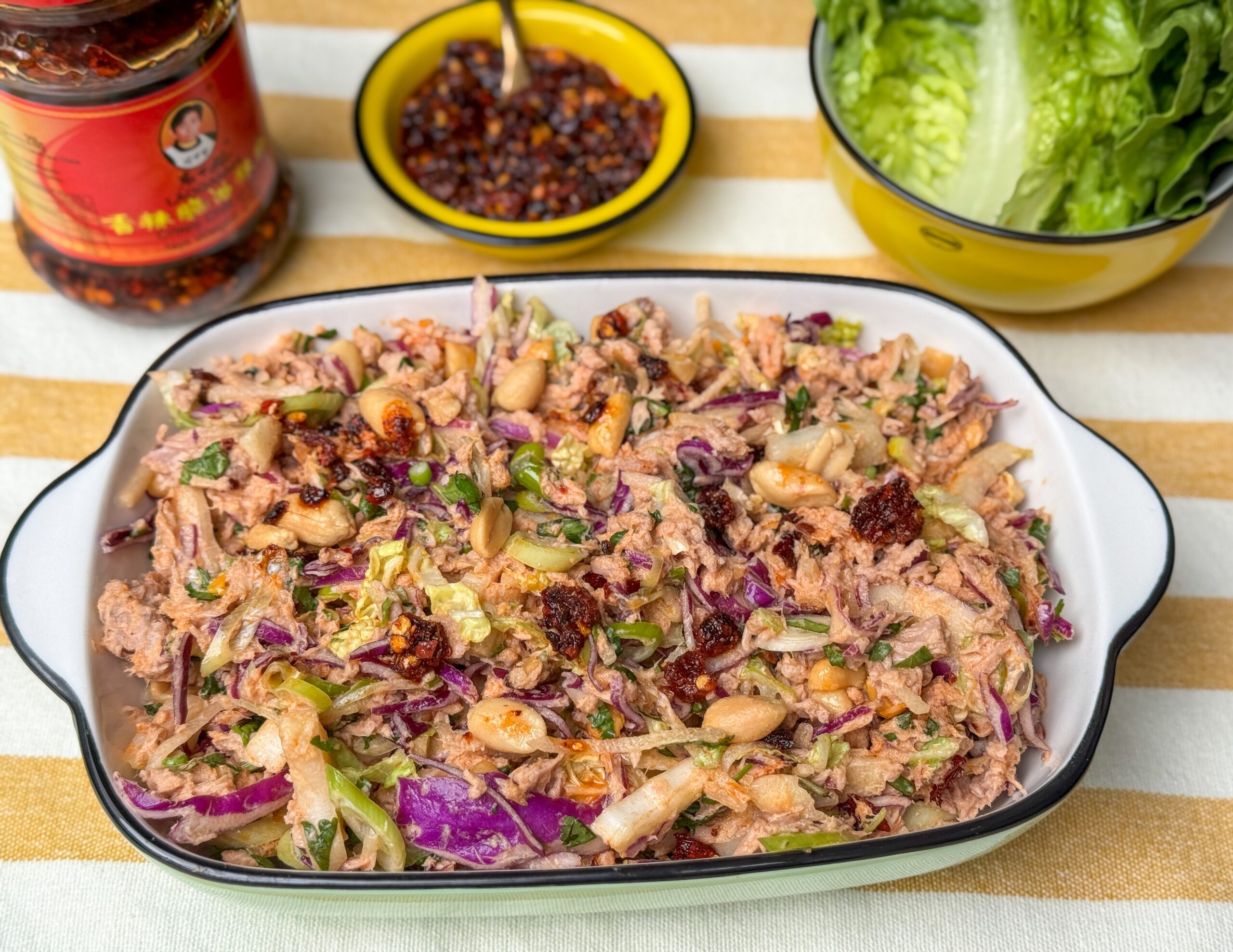 Tonijnsalade recept met crispy chili olie – frisse zomerse salade met tonijn uit blik