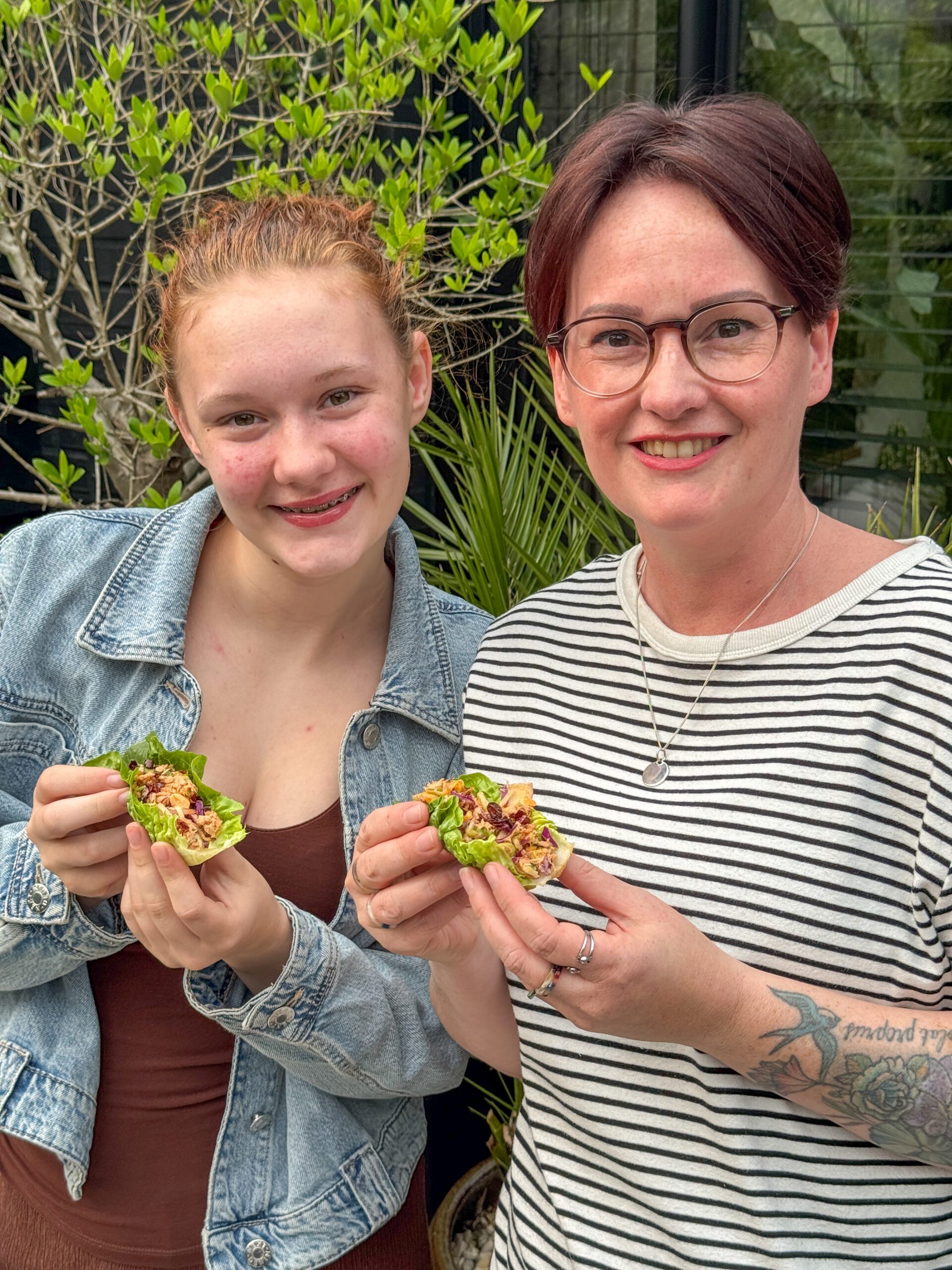 Aziatische tonijnsalade recept, Marie Louise en Amaranthe samen op een zomerse dag