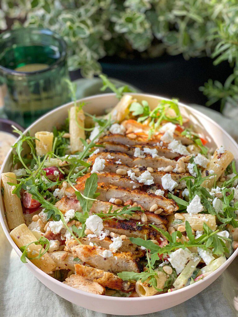 Wat eten bij warm weer? frisse pastasalade met honing-mosterddressing – zomerse salade