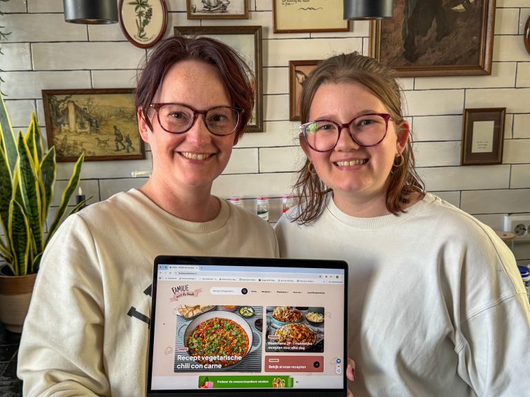 Thuis bij Familie over de kook week 38 - Marie Louise en Beaudine presenteren de livegang van de nieuwe website Familie over de Kook