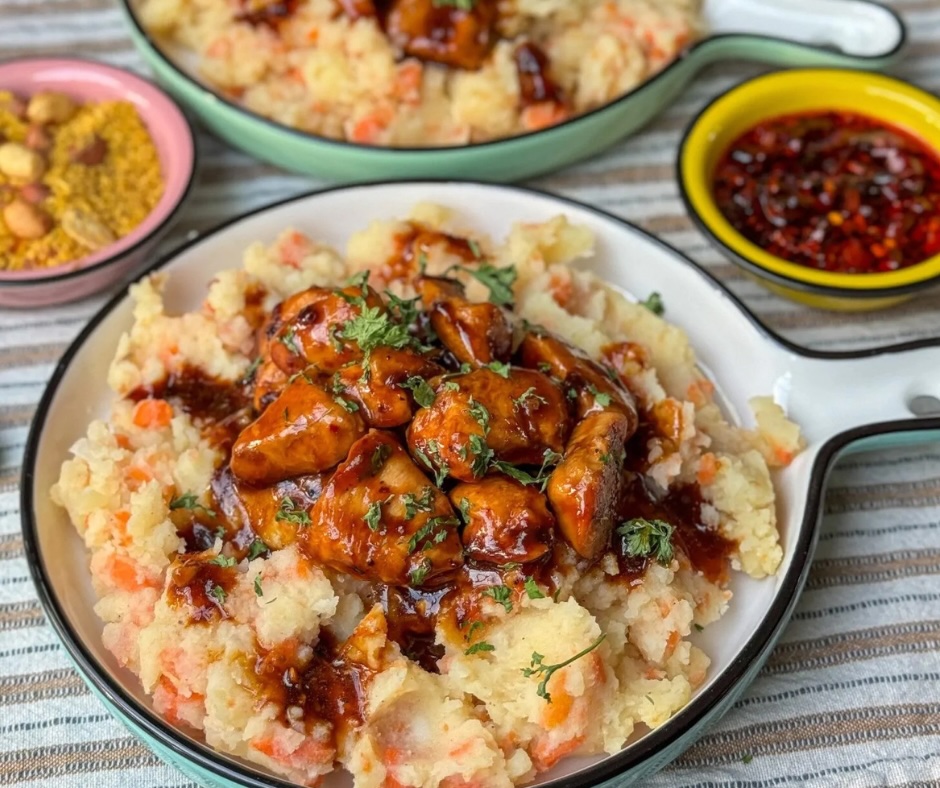 recept uit weekmenu 41: hutspot met hete kip op rond bord