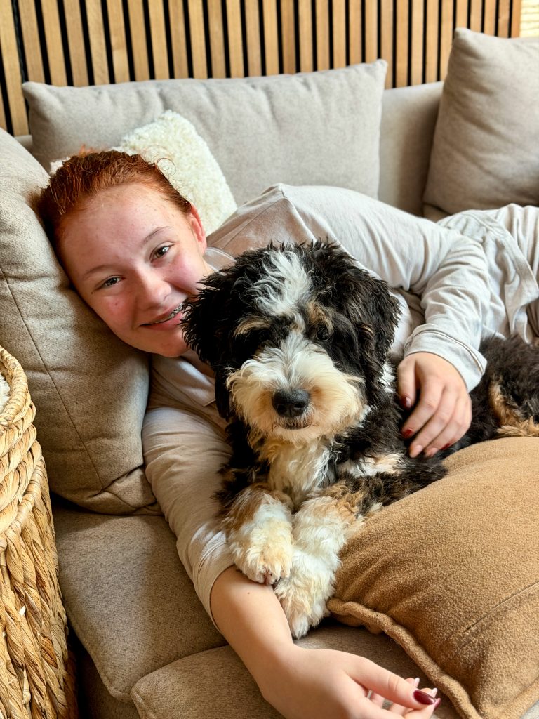 Amaranthe ligt op de bank met Legend