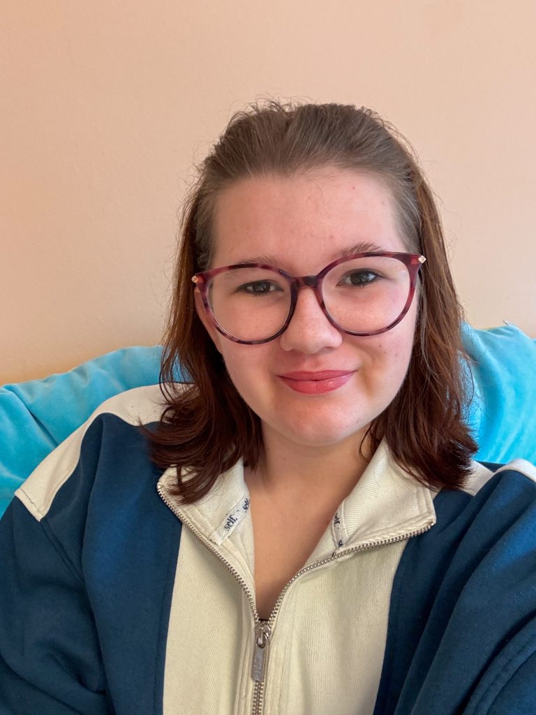 beaudine glimlacht op de selfie