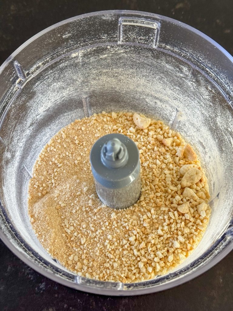 Lange vingers fijnmalen in de keukenmachine