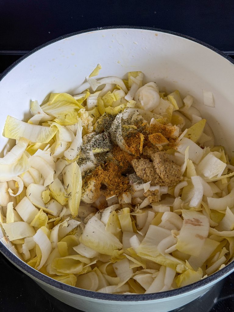 witlof bakken met specerijen en aardappel