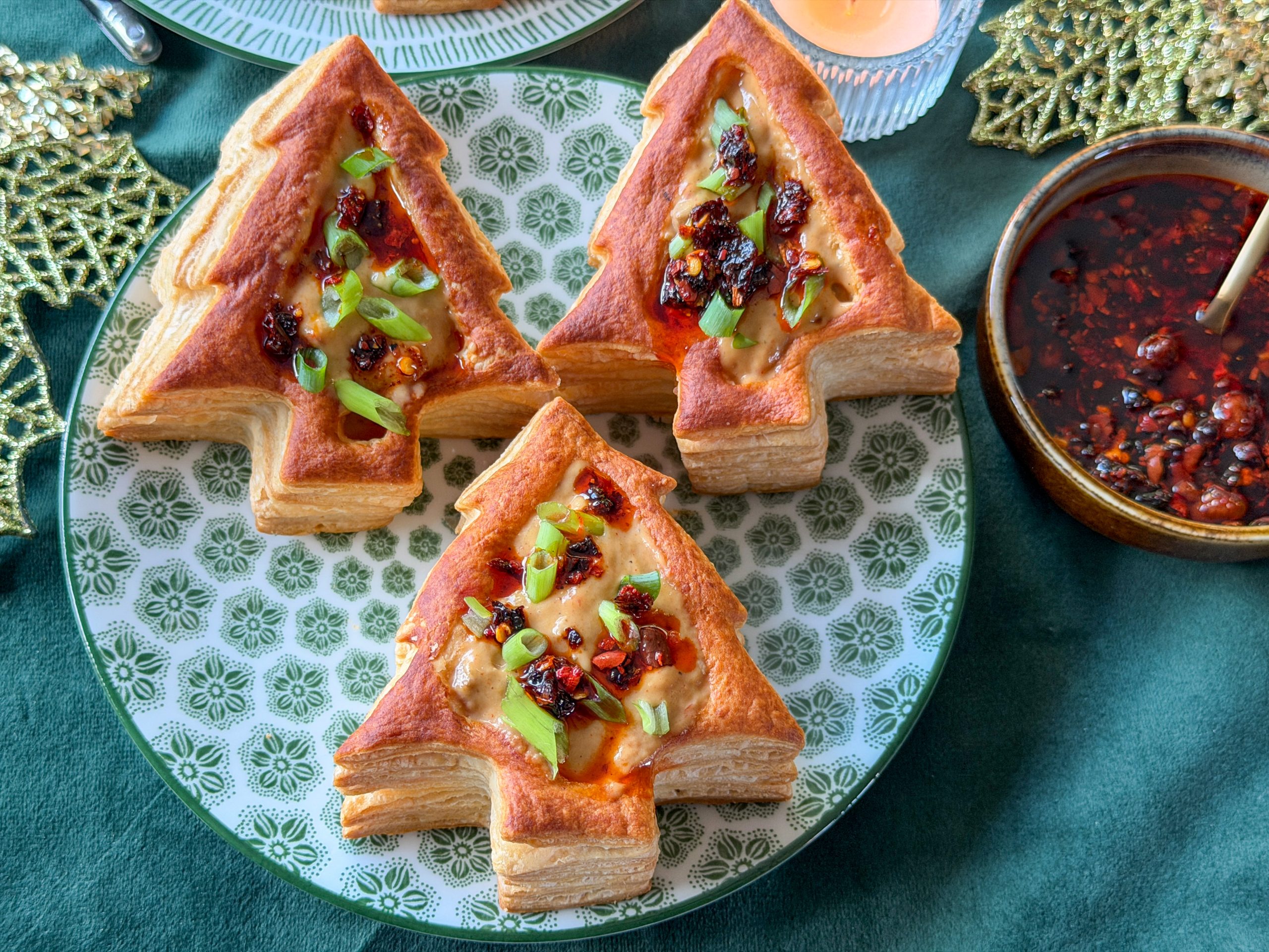 Pasteitje met saté ragout in bladerdeegbakje