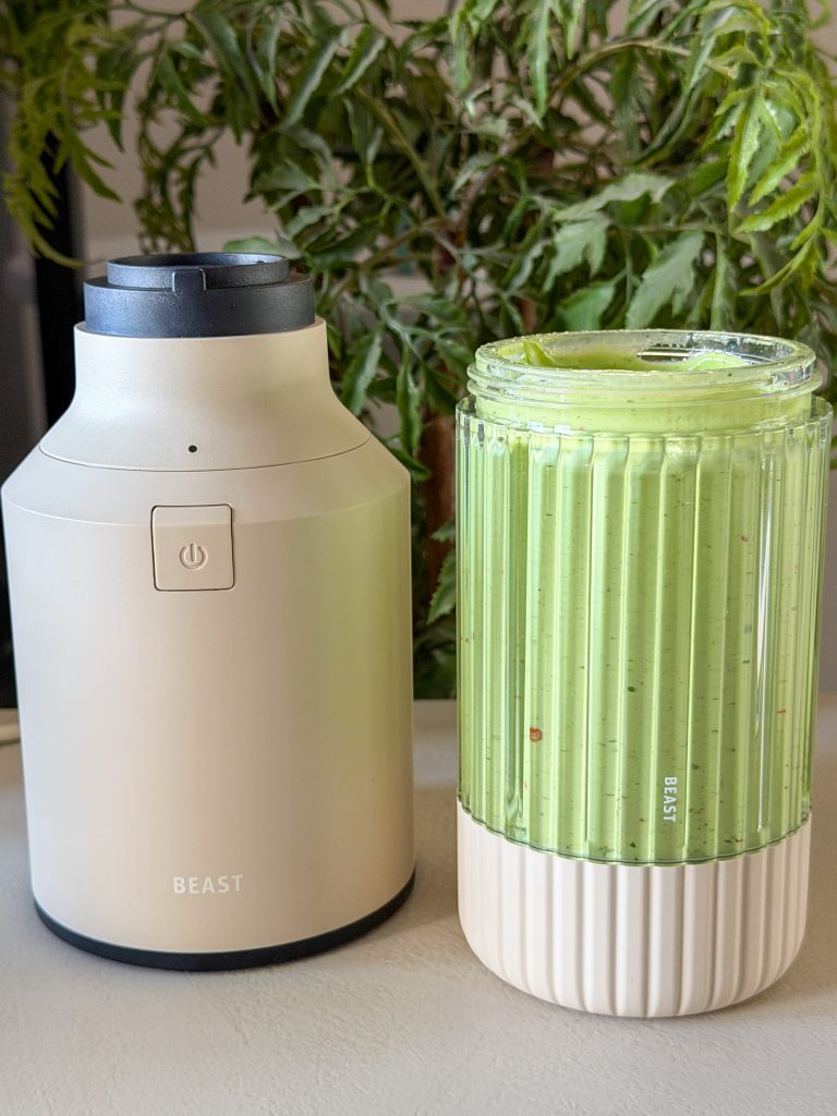 Avocado-yoghurtdressing gemixt