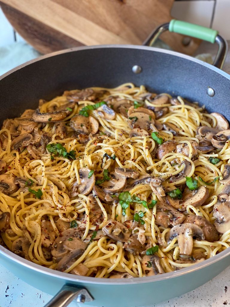 Vegetarische pasta met champignons in romige saus